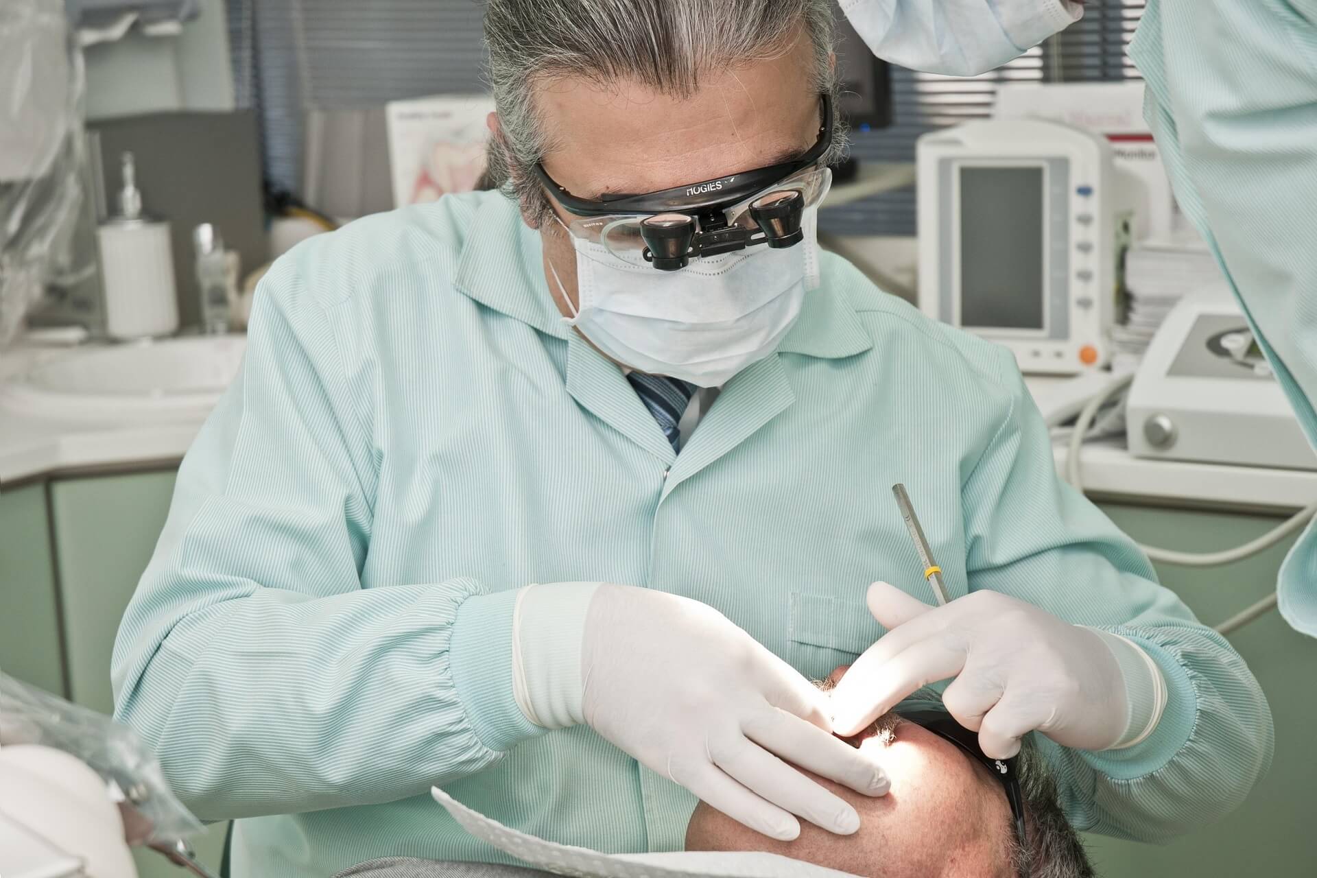 Implanty zębowe – nowoczesne rozwiązanie w stomatologii