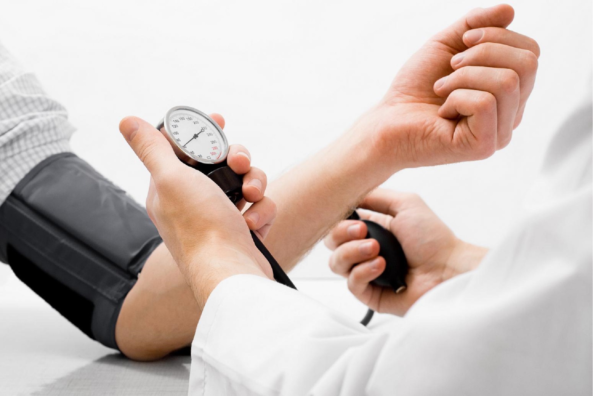 Prawidłowe mierzenie ciśnienia krwi: klucz do monitorowania zdrowia serca