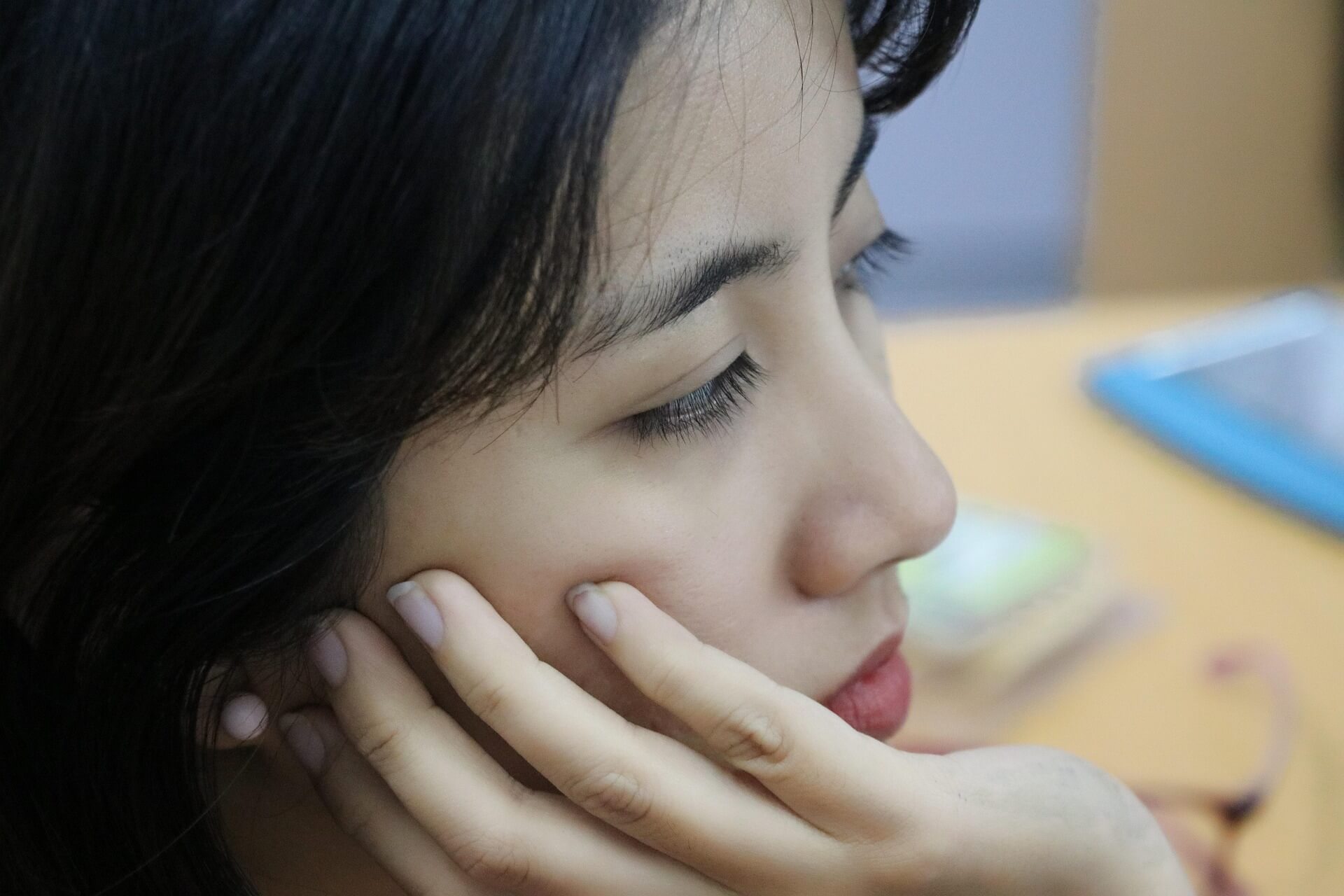 Overthinking a lęk: gdzie kończy się analiza, a zaczyna paraliż