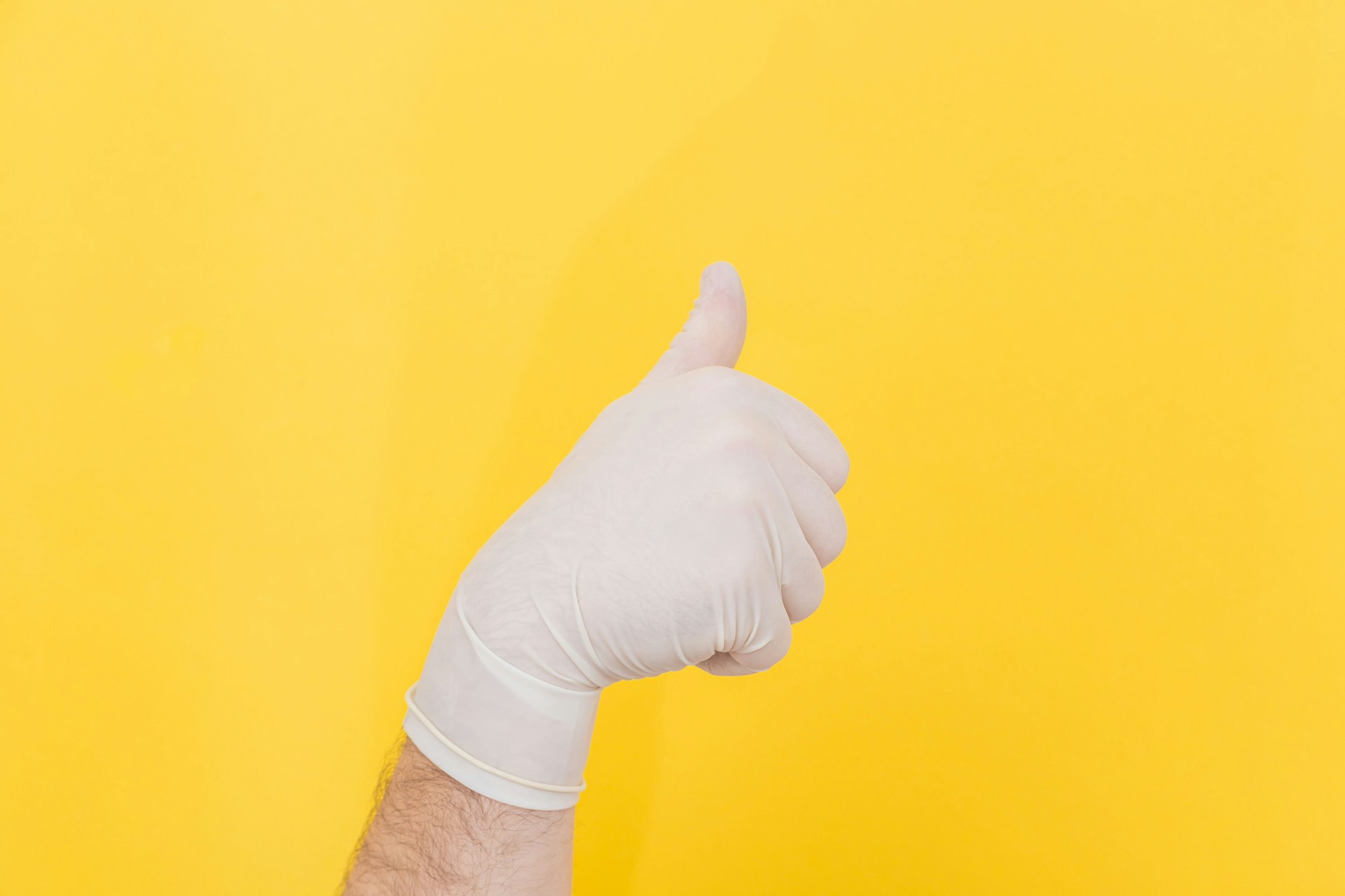Uczulenie na lateks: Jak unikać nieprzyjemnych konsekwencji noszenia rękawiczek lateksowych i skutecznie się chronić