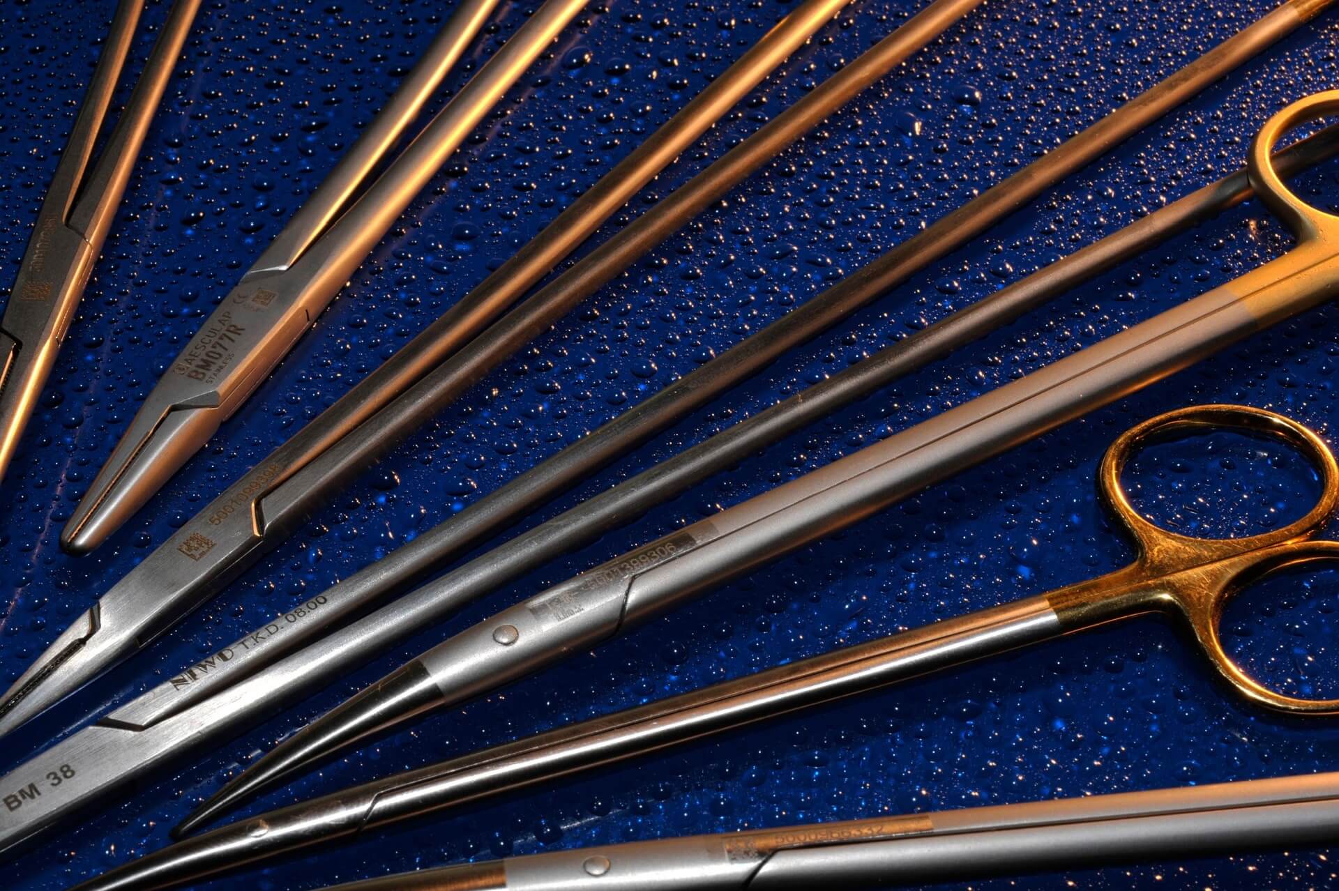 Kleszczyki (zaciski) naczyniowe rodzaje oraz zastosowanie