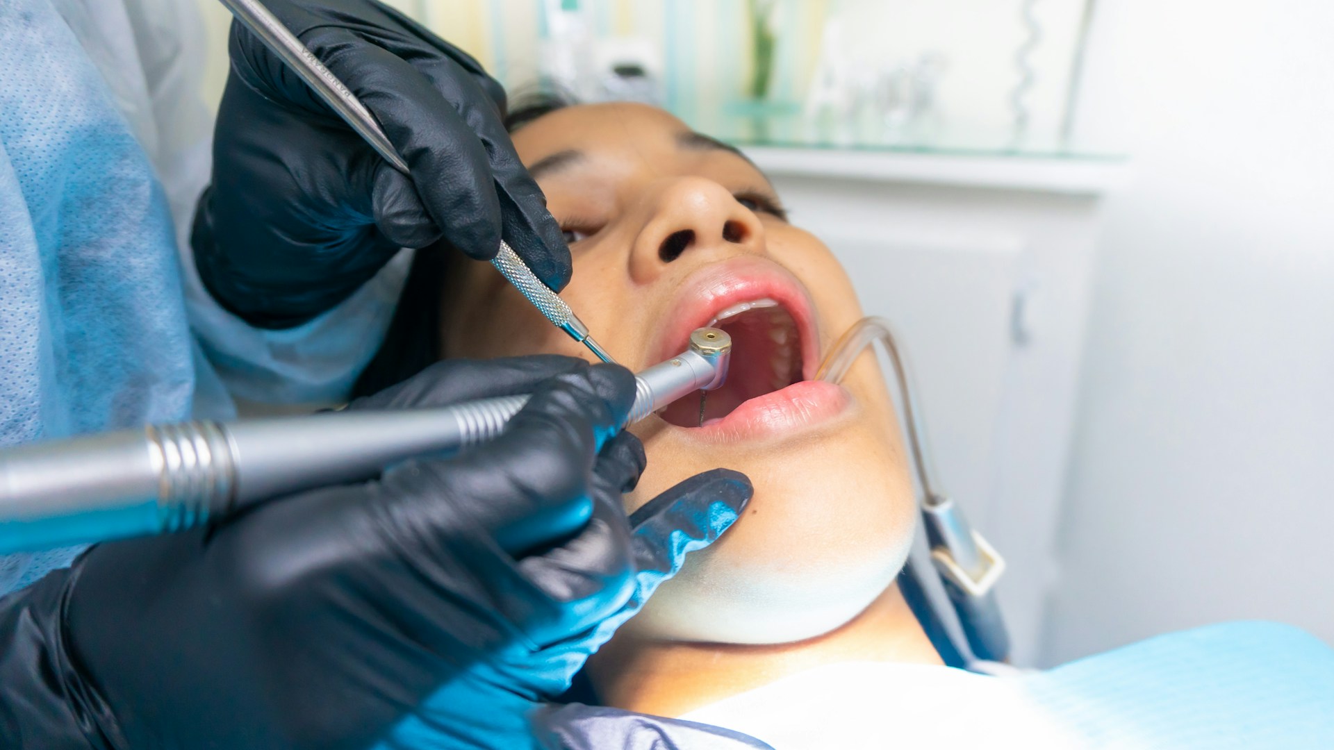 Znieczulenie u dentysty a menstruacja – co warto wiedzieć?